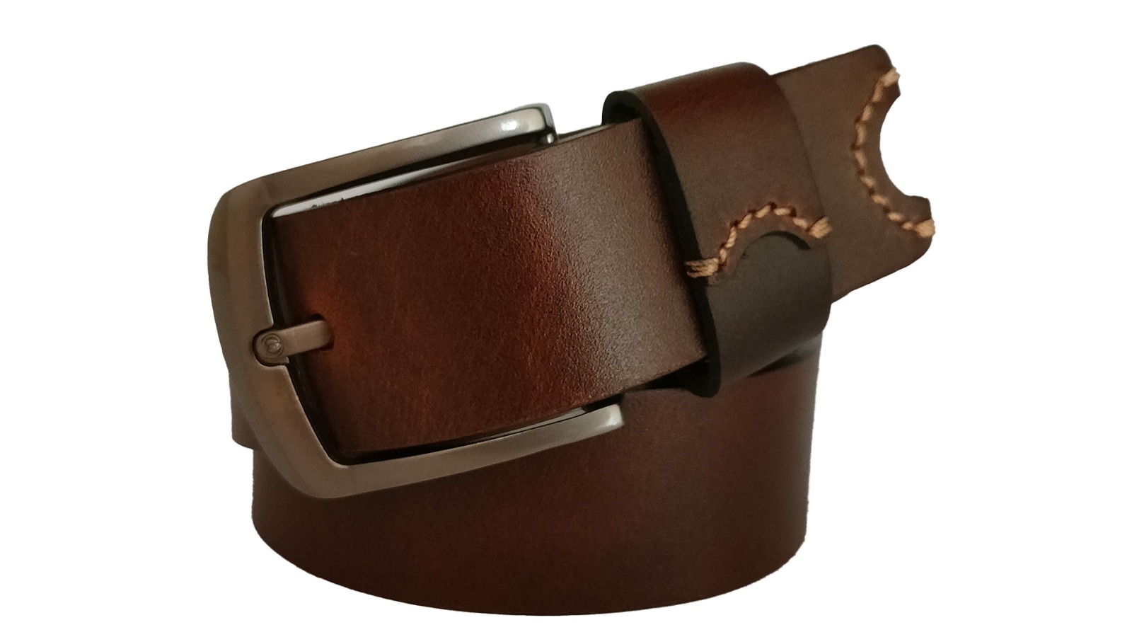 Casual leather belt close-up view 3